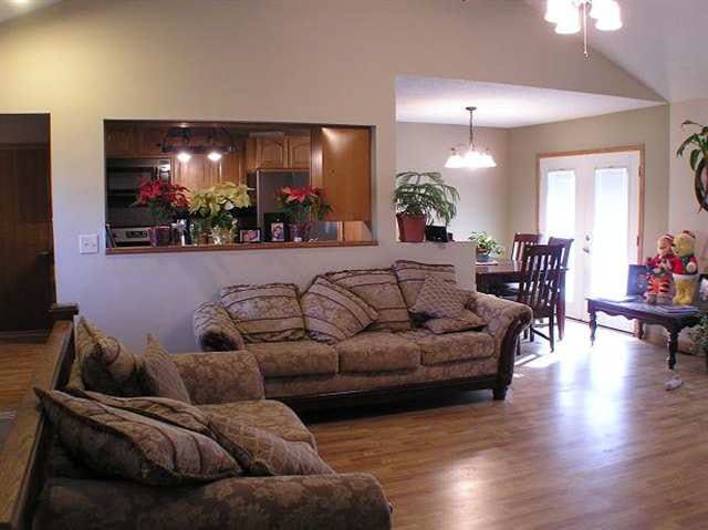 619 E Dover, Valley Center, KS 67147