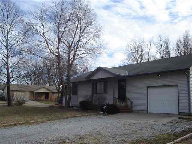 927 E 43rd S, Wichita, KS 67216