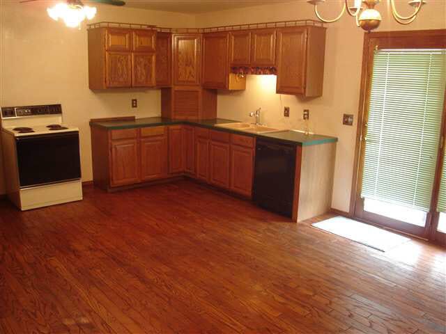 927 E 43rd S, Wichita, KS 67216
