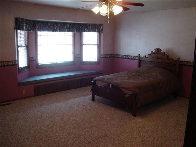 927 E 43rd S, Wichita, KS 67216