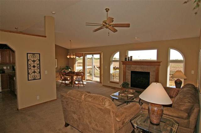 715 Rolling View Dr, Valley Center, KS 67147