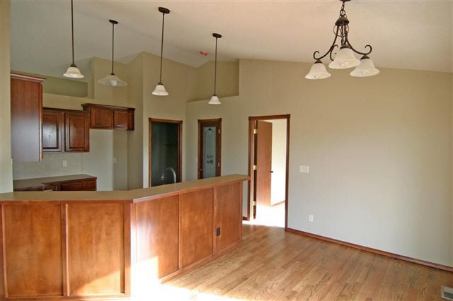 8920 N Ridgewood Ct, Valley Center, KS 67147