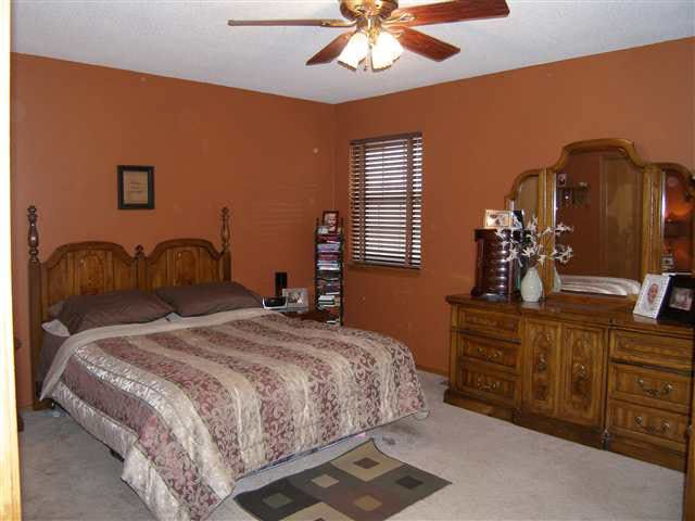 1302 E Dirck, Haysville, KS 67060