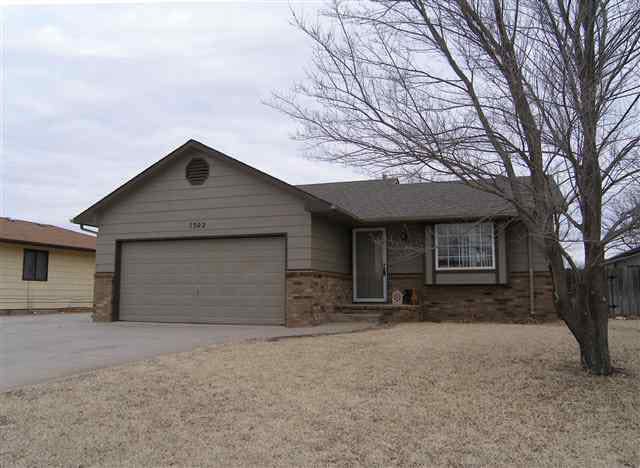 1302 E Dirck, Haysville, KS 67060