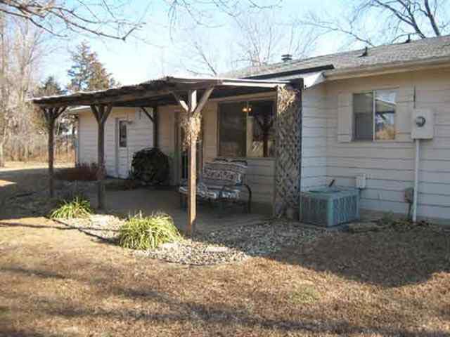 242 Lee Ct, Derby, KS 67037
