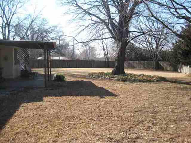 242 Lee Ct, Derby, KS 67037