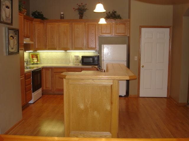 2206 E Sommerhauser Cir, Derby, KS 67037