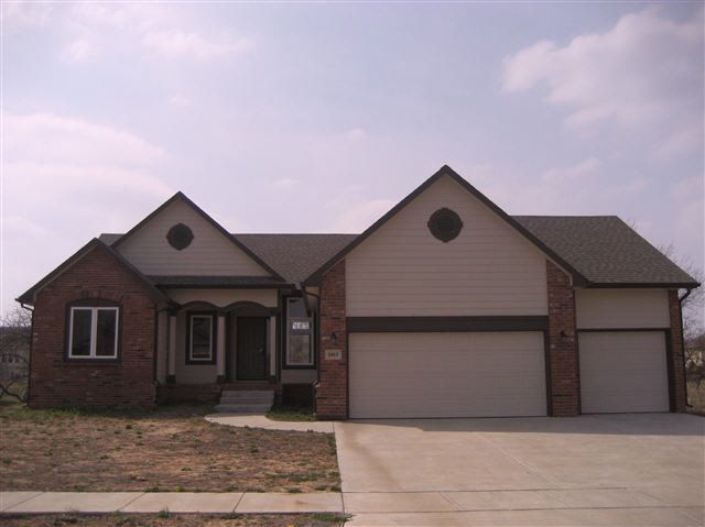 1013 N Bel Arbor, Derby, KS 67037