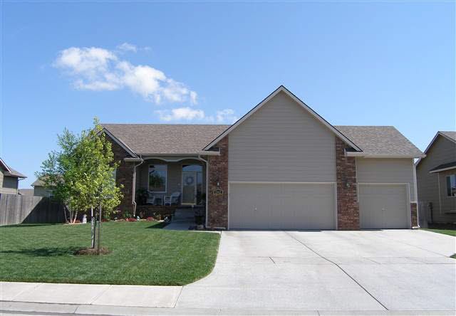 2042 E Quail Hl, Derby, KS 67037
