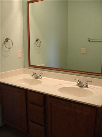868 Sunset Cir, Andover, KS 67002
