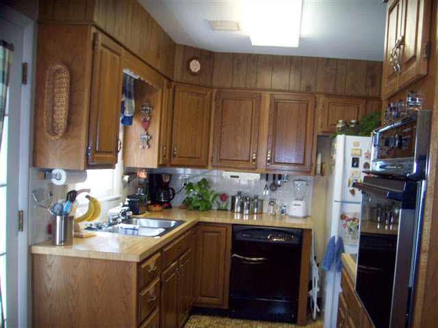 746 N Westview Dr, Derby, KS 67037