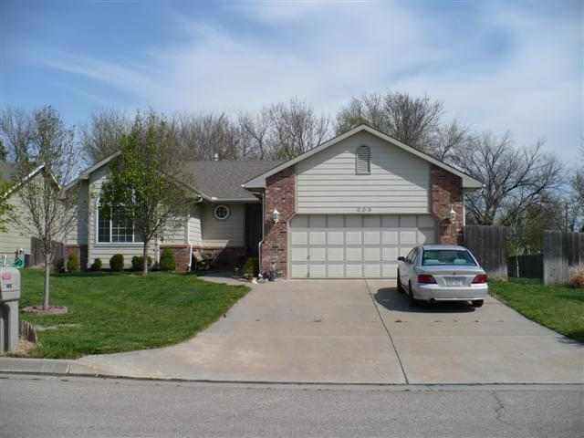 805 S Carriage, Maize, KS 67101