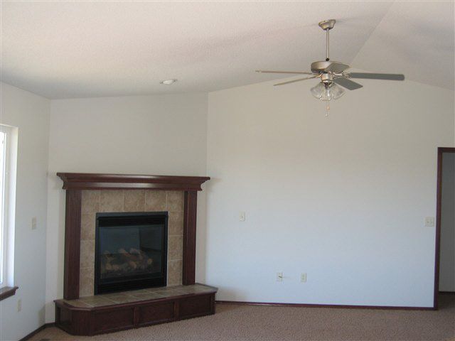 907 E Splitwood Way, Derby, KS 67037