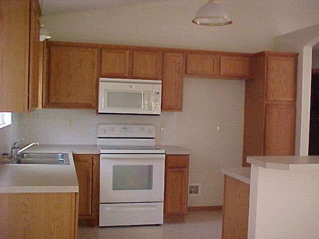 1155 Timberleaf Dr, Derby, KS 67037