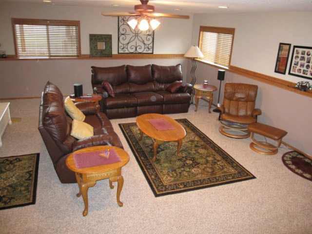 869 Sunset Cir, Andover, KS 67002