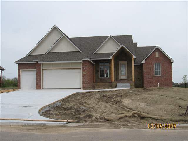 2247 N Stonegate Cir, Andover, KS 67002