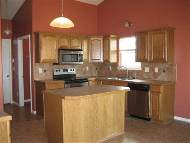 1213 N Hopper Dr, Goddard, KS 67052