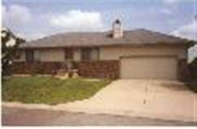 506 E Twisted Oak Rd, Derby, KS 67037