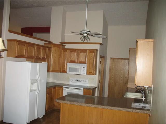 918 N Timberleaf Dr, Derby, KS 67037