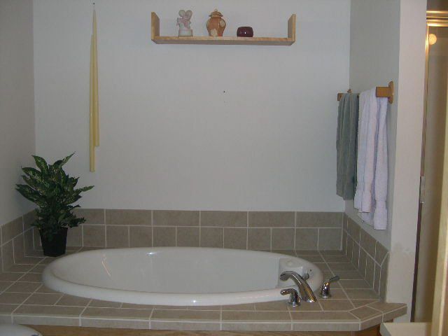 727 E Dover, Valley Center, KS 67147