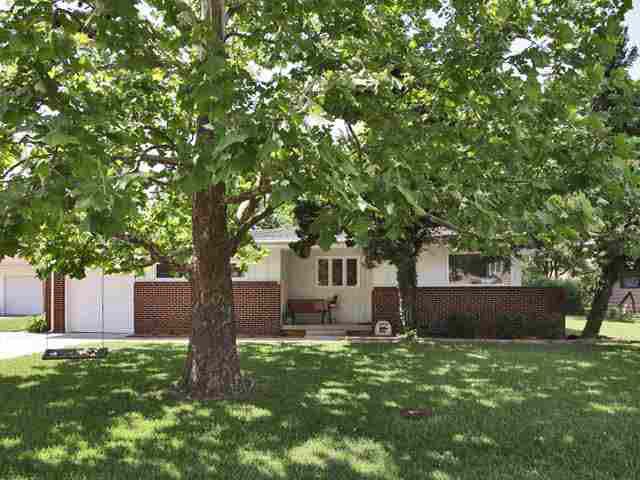 5727 E Memphis, Bel Aire, KS 67220