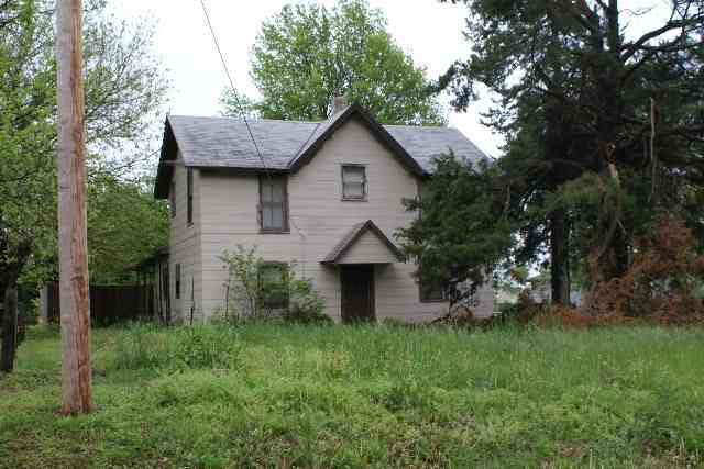 608 N East, Leon, KS 67074