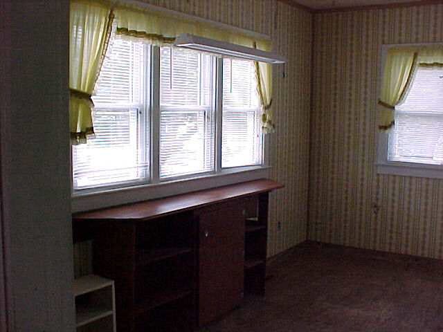 300 E 9th St, Newton, KS 67114