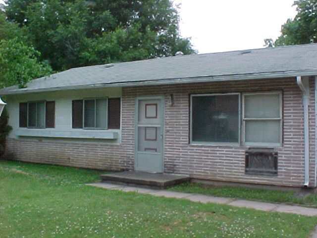1309 W 9, Newton, KS 67114