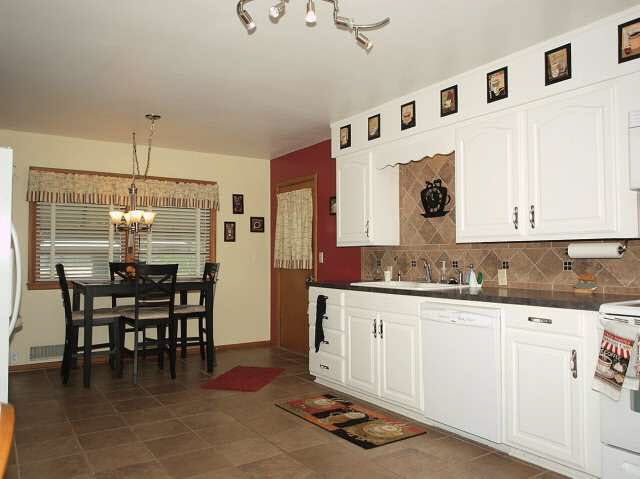 558 Brookhaven Dr, Wichita, KS 67230