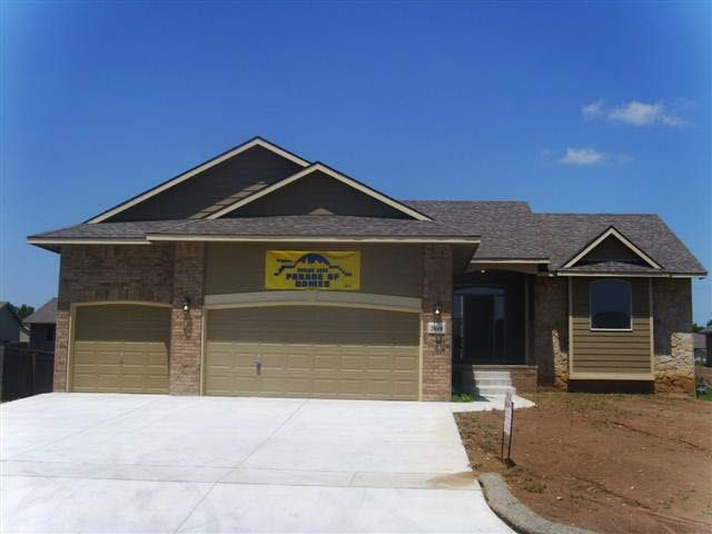 2048 Quail Hl, Derby, KS 67037