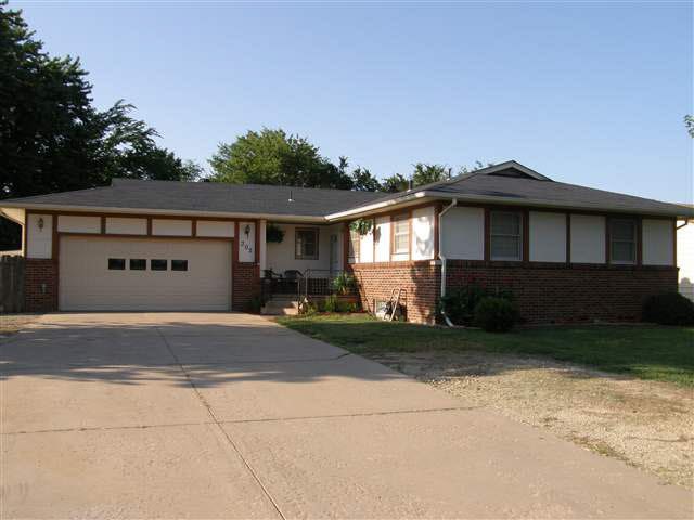 302 Showalter St, Rose Hill, KS 67133