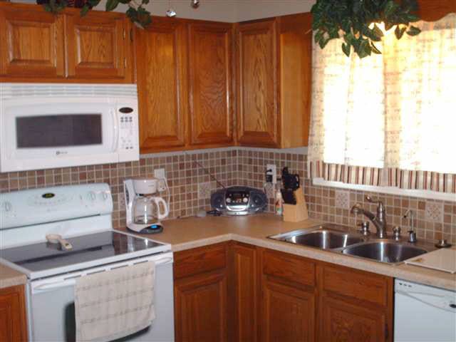 1407 E 82nd St, Haysville, KS 67606