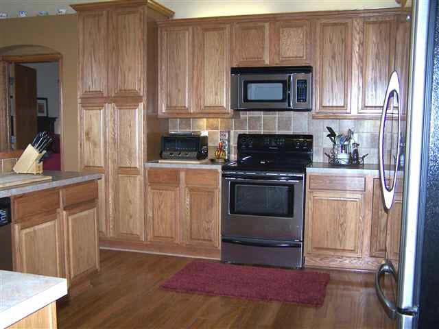2032 Briarwood Ct, Newton, KS 67114
