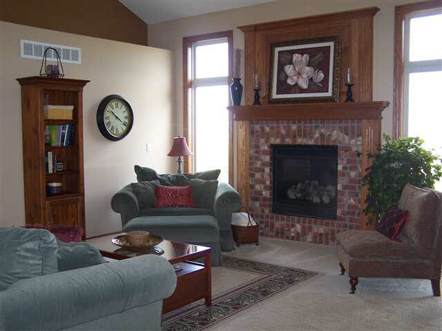 2032 Briarwood Ct, Newton, KS 67114