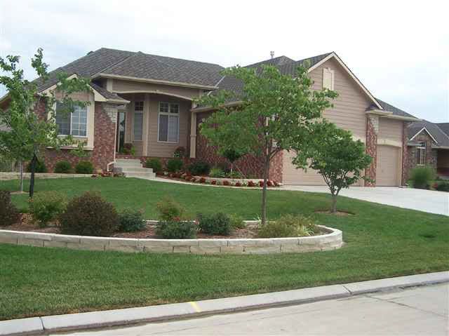 2032 Briarwood Ct, Newton, KS 67114