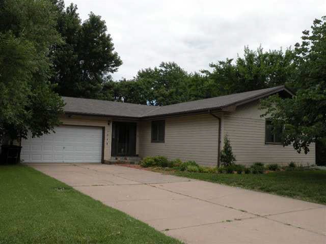1712 N Terry Ln, Andover, KS 67002