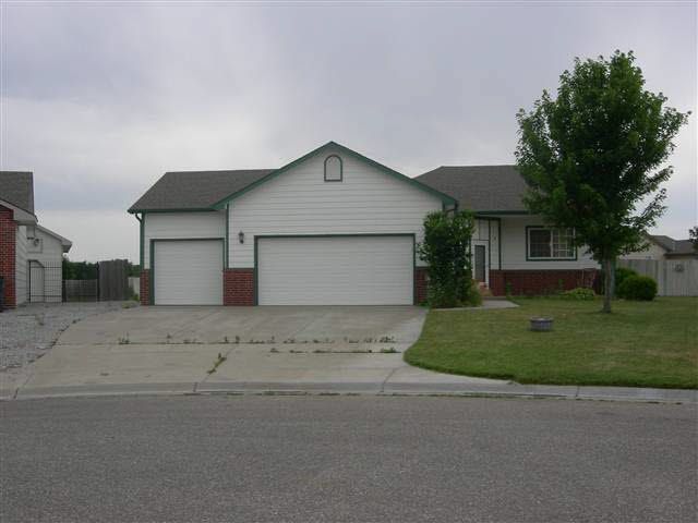 359 Peach Cir, Haysville, KS 67060