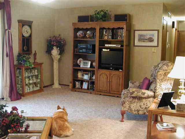 406 S Lauber Ln, Derby, KS 67037