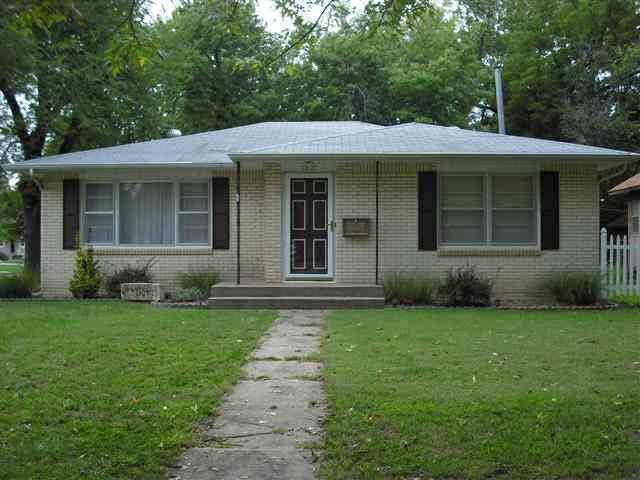 1621 Hackney, Winfield, KS 67156