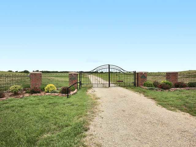 17297 SW Santa Fe Lake Rd, Rose Hill, KS 67133
