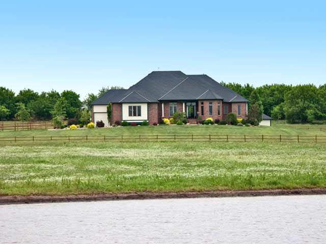 17297 SW Santa Fe Lake Rd, Rose Hill, KS 67133