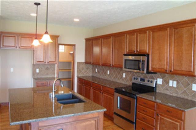 832 Crescent Lakes Ct, Andover, KS 67002