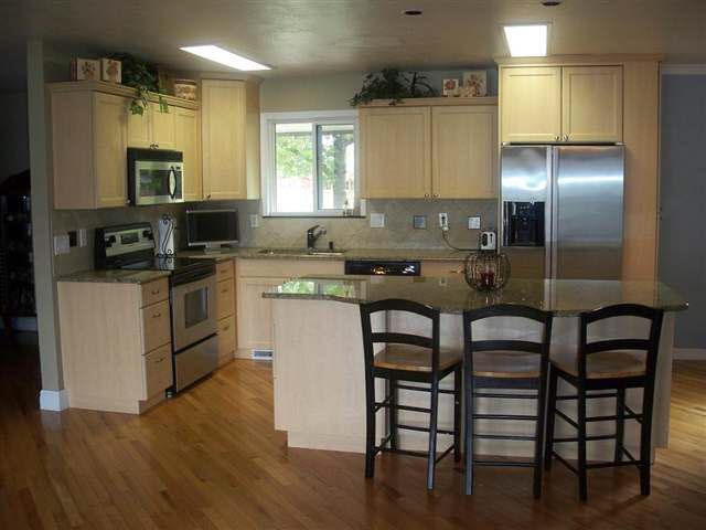 353 S Howe, Wichita, KS 67209