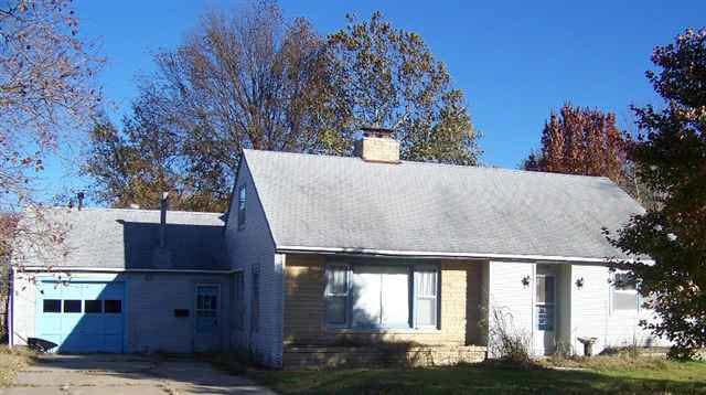 1706 Sunset Dr, Augusta, KS 67010