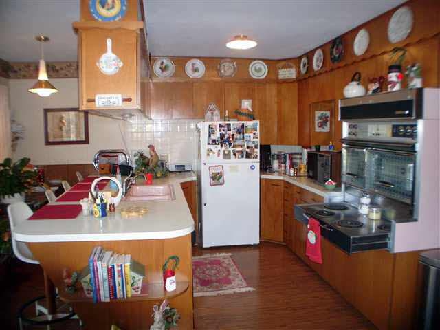 1220 S Vine St, Wichita, KS 67213