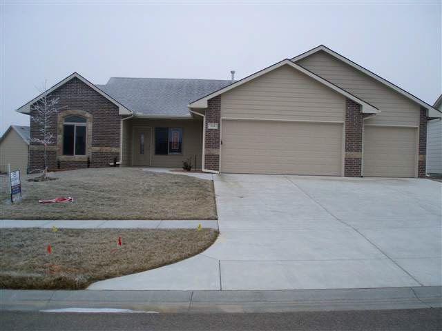 924 E Moss Wood, Derby, KS 67037
