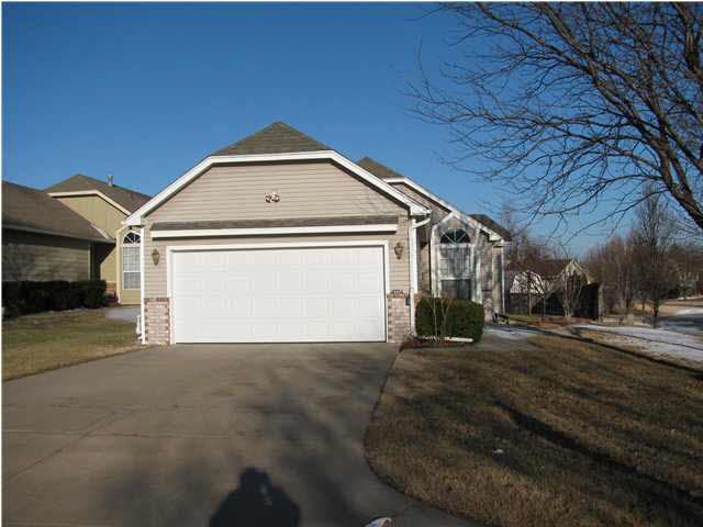 8724 E Parkmont, Wichita, KS 67210