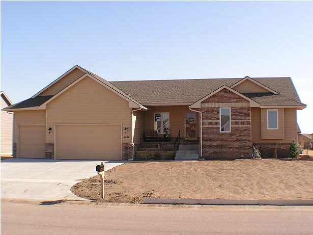 1056 N Meadow Rd, Valley Center, KS 67147