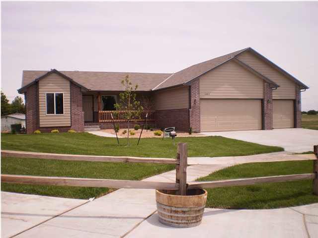 11814 Wilkinson Ct, Maize, KS 67101