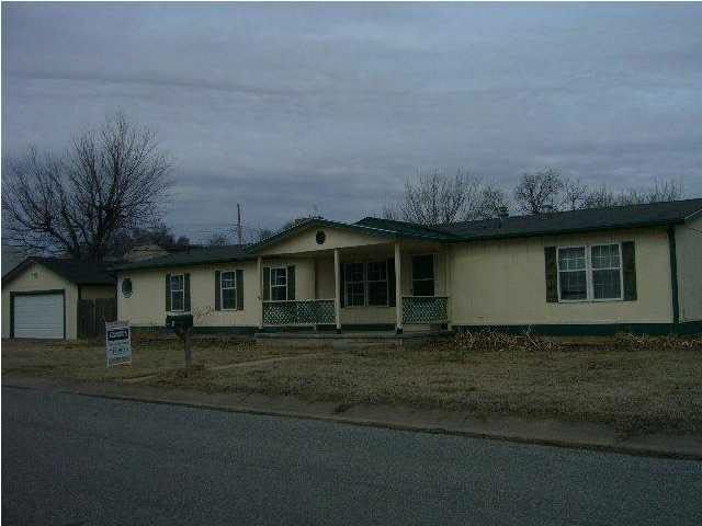 119 E Sumner St, Wellington, KS 67152